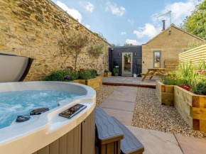 Rinstone Lodge, Thornton-Le-Dale. Moors cottage with hot tub
